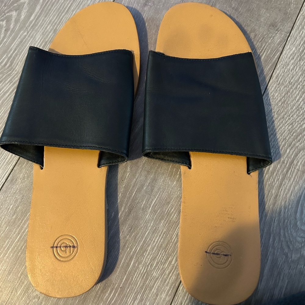 Urban Outfitters Black and Tan Slide Sandals